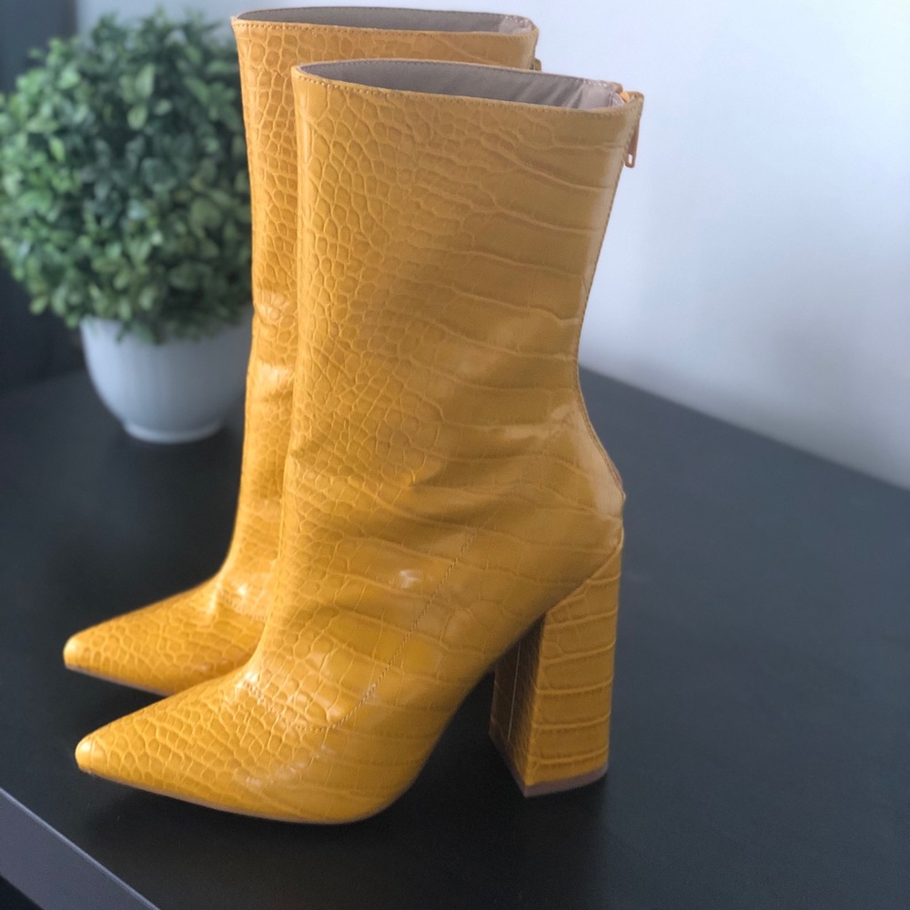 YELLOW CROC HEELS - Picture 6 of 8